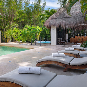 300x300ParadisusLaPerlaoutside